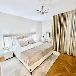 Luxury Two-bedroom - Private Parking 스코페