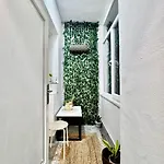 Luxury Two-bedroom - Private Parking *