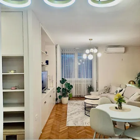 公寓 Luxury Two-bedroom - Private Parking 斯科普里