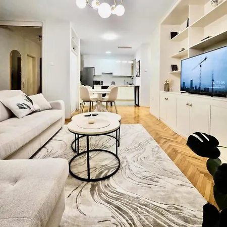 Luxury Two-bedroom - Private Parking *