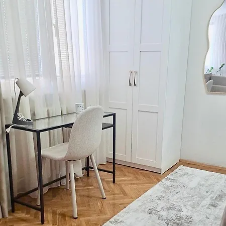 Luxury Two-bedroom - Private Parking 公寓