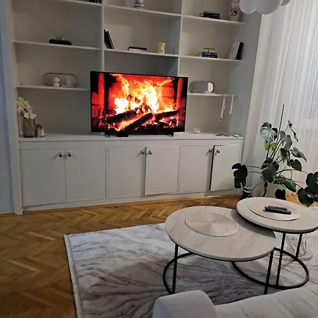 Luxury Two-bedroom - Private Parking *