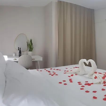 Luxury Two-bedroom - Private Parking 公寓