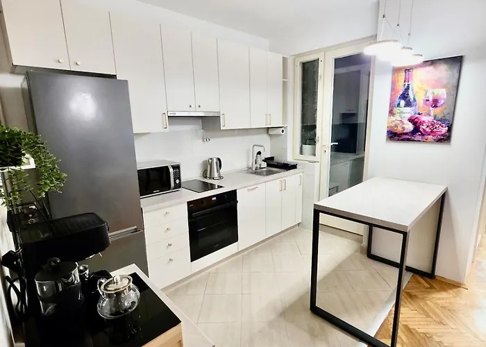 Luxury Two-bedroom - Private Parking *