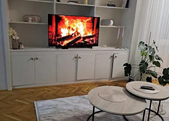 Luxury Two-bedroom - Private Parking *